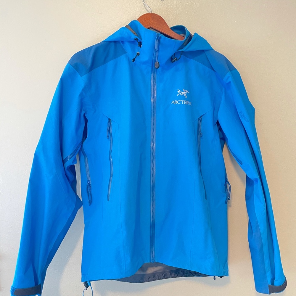 ArcTeryx Men’s Beta AR Gore-Tex hard shell jacket